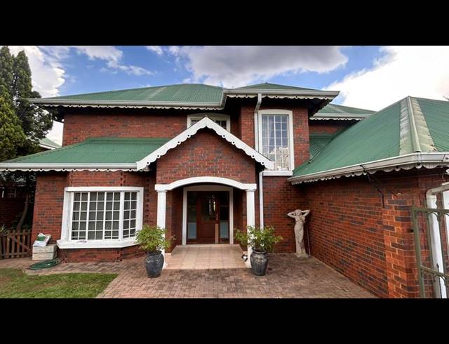 3 BEDROOM CLUSTER FOR SALE IN LAKEFIELD